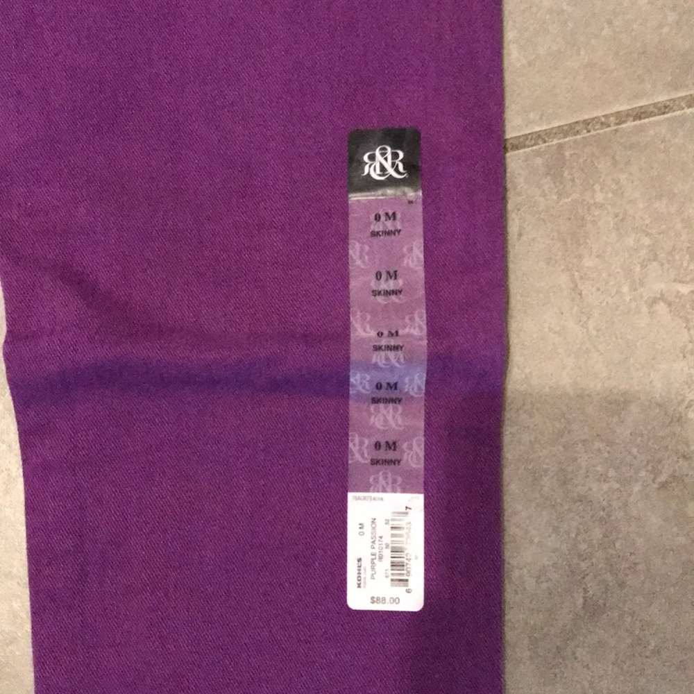 Rock & Republic Purple Skinny Jeans - Picture 6 of 6